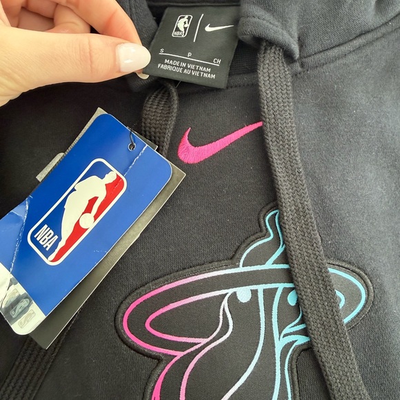 LIMITED EDITION NBA Miami Heat Hoodie - Picture 3 of 5